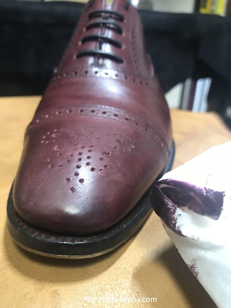 革靴の傷を削った部分を補色する