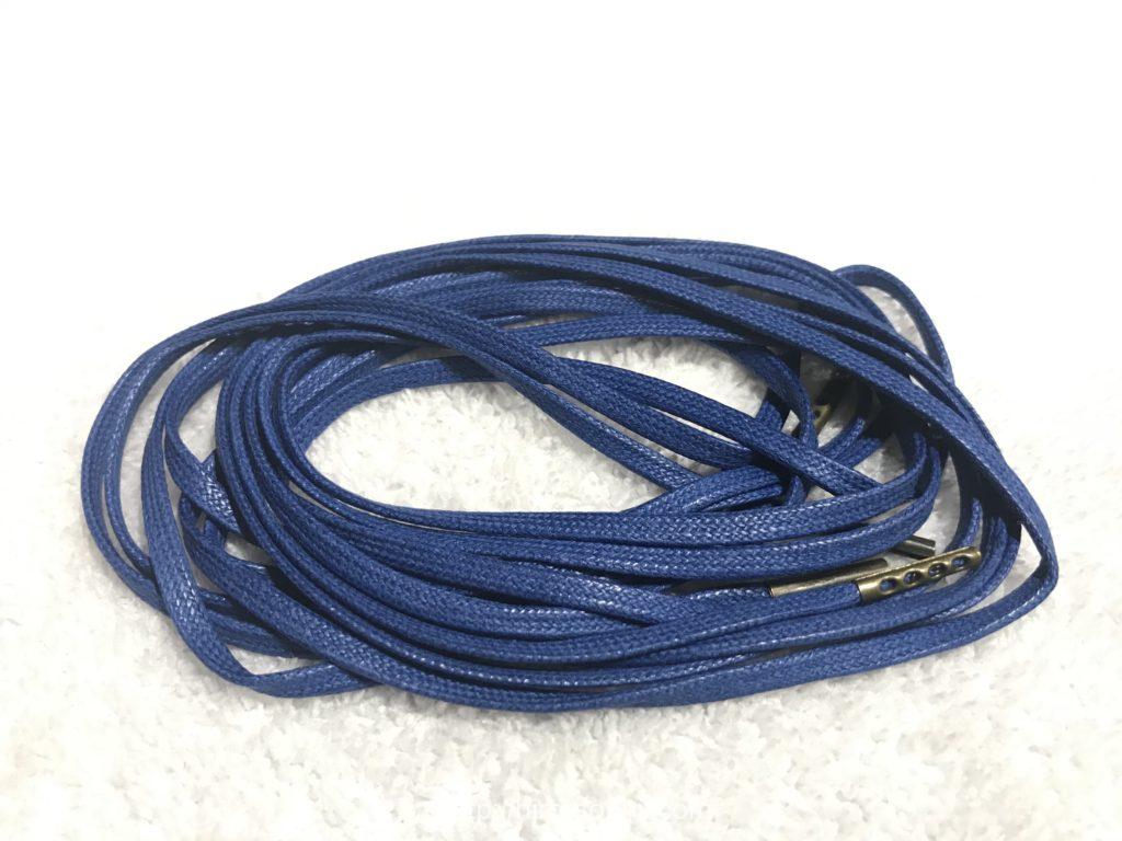 青い靴紐
