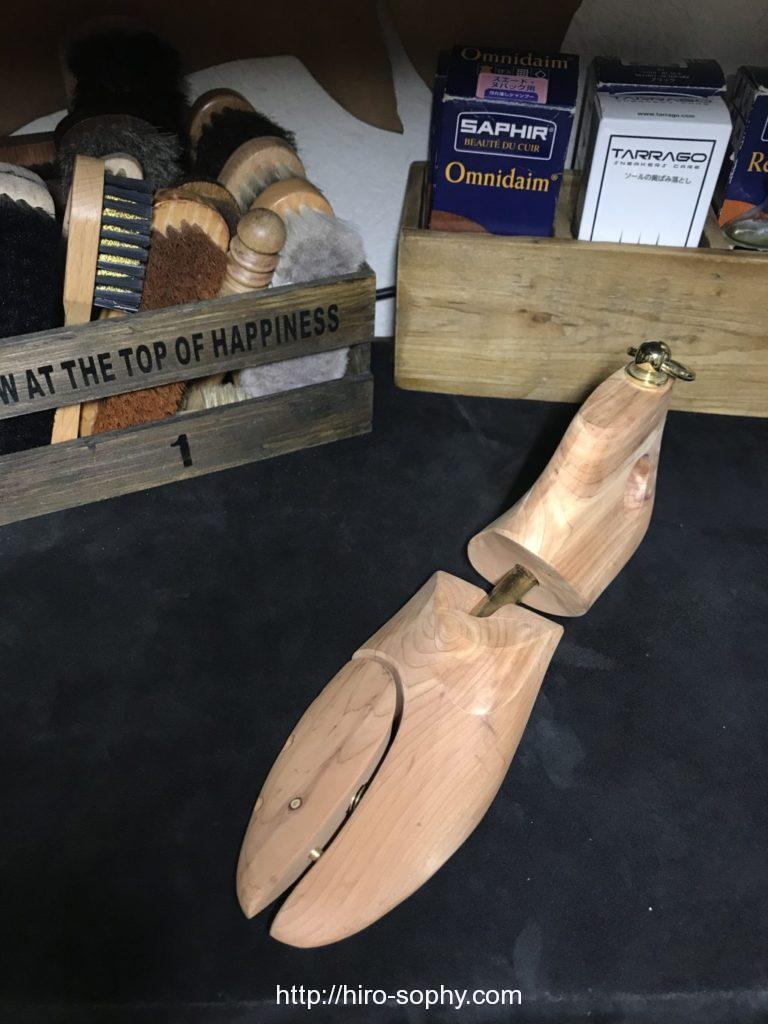 ブーツ用の木製シューキーパー 