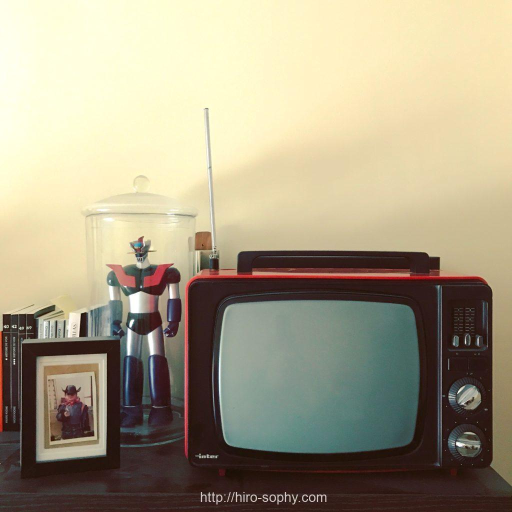 古いテレビと昭和のおもちゃ